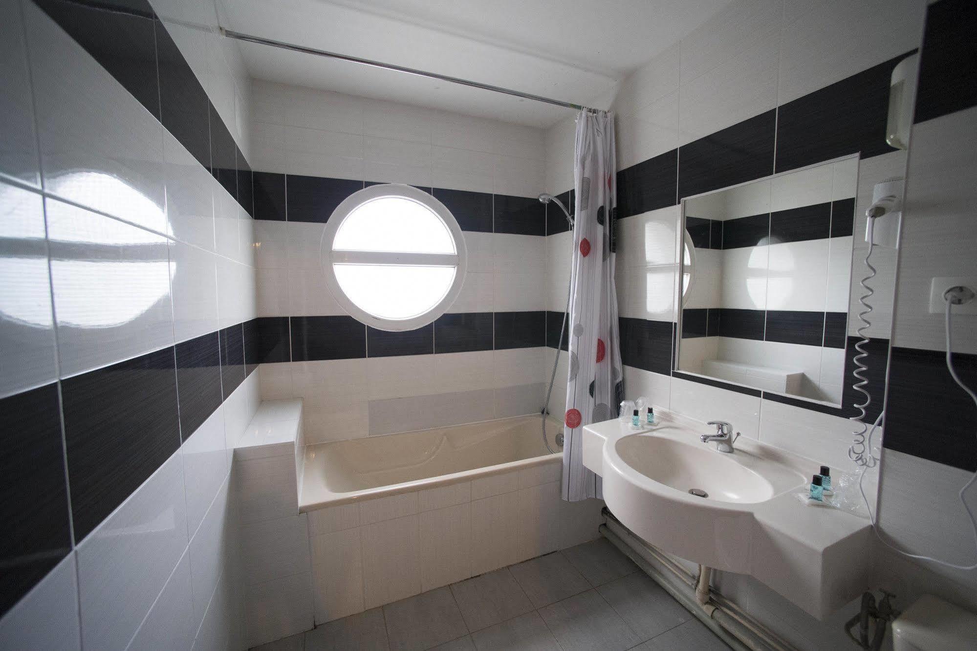 Hotel Restaurant Kyriad Direct Dijon Nord - Zenith - Toison D'Or 외부 사진