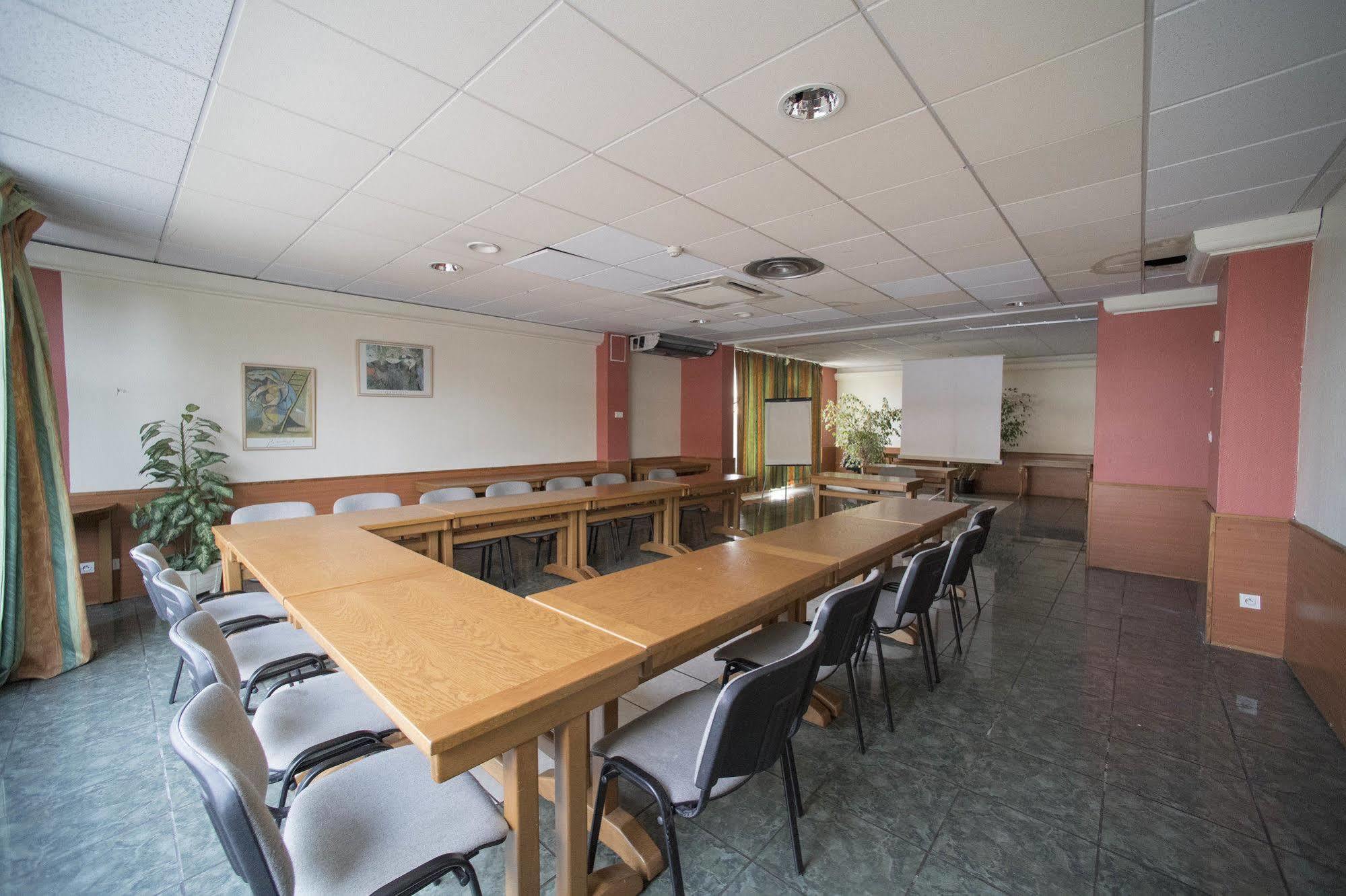 Hotel Restaurant Kyriad Direct Dijon Nord - Zenith - Toison D'Or 외부 사진
